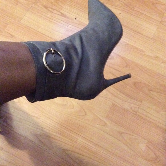 🚷❌SOLD 🚷❌BRAND NEW SUEDE ANKLE BOOTIES - Picture 3 of 7